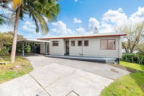Photo of property in 17a Barron Drive, Green Bay, Auckland, 0604