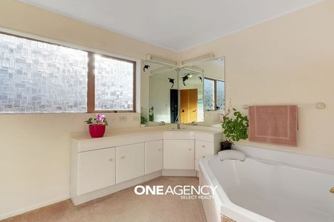 Photo of property in 85 Gloaming Hill, Titahi Bay, Porirua, 5022