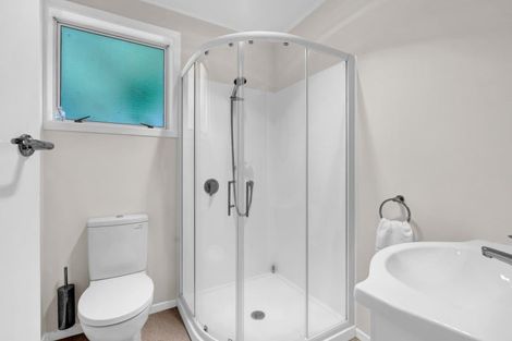 Photo of property in 335c Devon Street West, New Plymouth, 4310