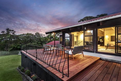 Photo of property in 24 Atarua Gardens, Waiatarua, Auckland, 0604