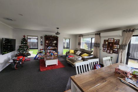 Photo of property in 10 Passchendaele Grove, Trentham, Upper Hutt, 5018