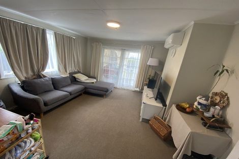 Photo of property in 1/47 Luckens Road, West Harbour, Auckland, 0618