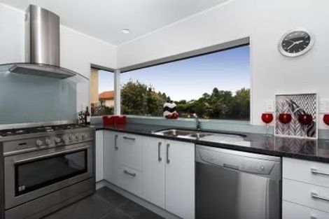 Photo of property in 1/6 Glucina Avenue, West Harbour, Auckland, 0618