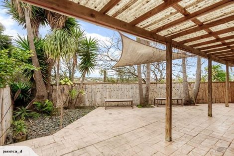 Photo of property in 2/62 Target Road, Totara Vale, Auckland, 0629
