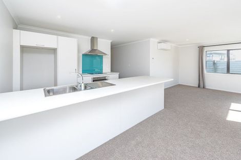 Photo of property in 6 Cross Street, Castlecliff, Whanganui, 4501