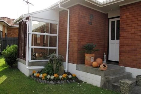 Photo of property in 6 Bosnyak Drive, Te Atatu South, Auckland, 0610