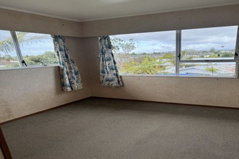 Photo of property in 2/25 Gill Avenue, Te Atatu Peninsula, Auckland, 0610
