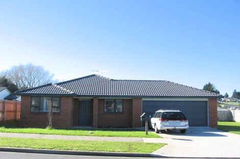 Photo of property in 10 Castlefinn Drive, Weymouth, Auckland, 2103