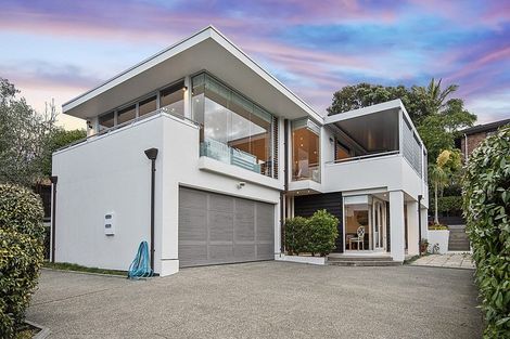 Photo of property in 2/55 Parr Terrace, Castor Bay, Auckland, 0620