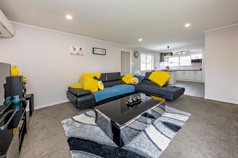 Photo of property in 11 Hinton Place, Weymouth, Auckland, 2103
