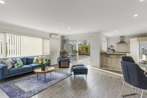 Photo of property in 2 Marlon Lane, East Tamaki, Auckland, 2016