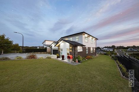 Photo of property in 2 Tauwaka Crescent, Riverhead, 0820