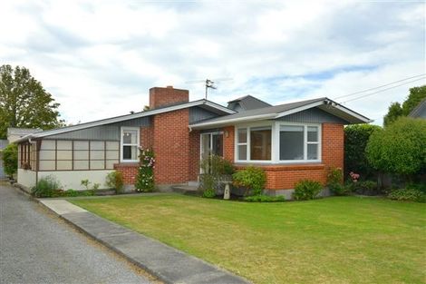 Photo of property in 2 Oakdale Street, Avonhead, Christchurch, 8042
