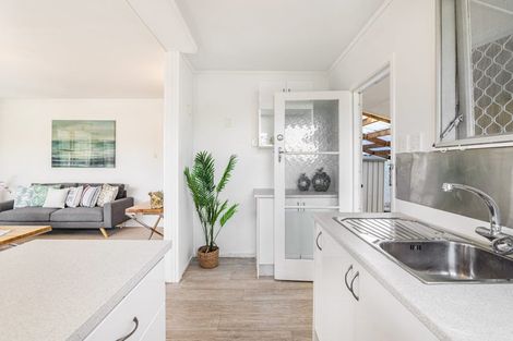 Photo of property in 1/137 Centreway Road, Orewa, 0931