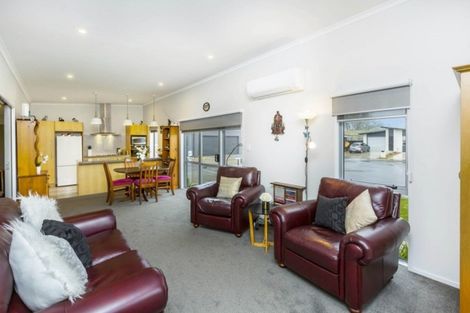 Photo of property in 3 Passchendaele Grove, Trentham, Upper Hutt, 5018