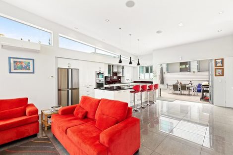 Photo of property in 8 Kerema Way, Schnapper Rock, Auckland, 0632