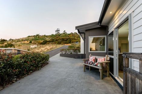 Photo of property in 17 Botany Lane, Whitby, Porirua, 5024