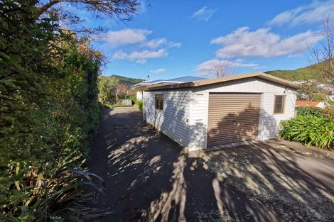 Photo of property in 4a Thurleigh Grove, Karori, Wellington, 6012
