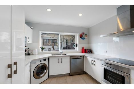 Photo of property in 2/272 Glamorgan Drive, Northcross, Auckland, 0630