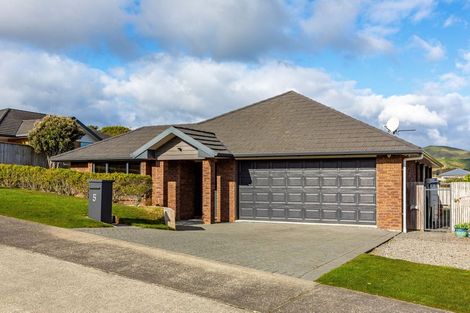 Photo of property in 5 Paparoa Crescent, Aotea, Porirua, 5024