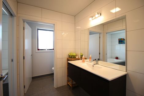 Photo of property in 24 Lewis Road, Springvale, Alexandra, 9393