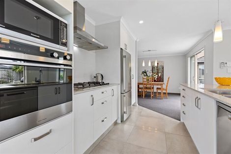 Photo of property in 21 Naeo Close, Papamoa Beach, Papamoa, 3118