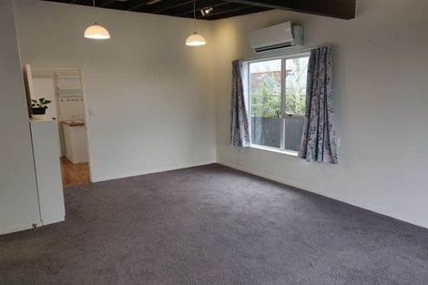 Photo of property in 17a Kingsbridge Place, Newlands, Wellington, 6037