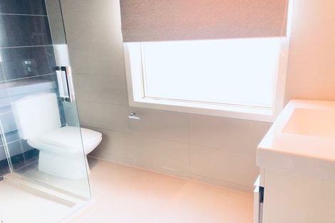 Photo of property in 21 Chilcott Road, Henderson, Auckland, 0612