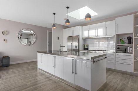 Photo of property in 22 Kowhai Street, Eastbourne, Lower Hutt, 5013