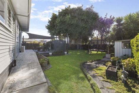 Photo of property in 2 Busing Avenue, Papakura, 2110