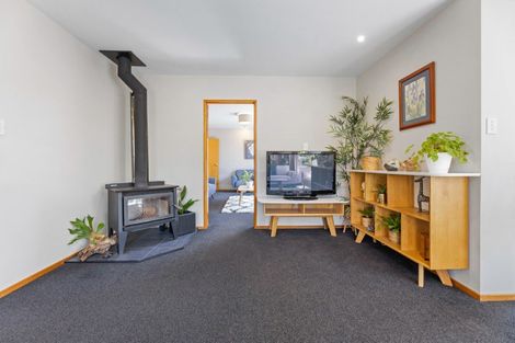 Photo of property in 16 Patricia Place, Harewood, Christchurch, 8051