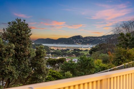 Photo of property in 4a Seatoun Heights Road, Seatoun, Wellington, 6022