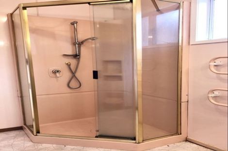 Photo of property in 16 Roberts Road, Te Atatu South, Auckland, 0610