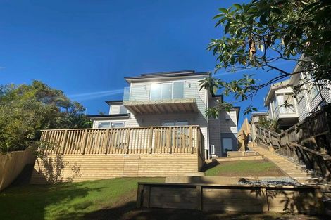 Photo of property in 579 Glenfield Road, Totara Vale, Auckland, 0629