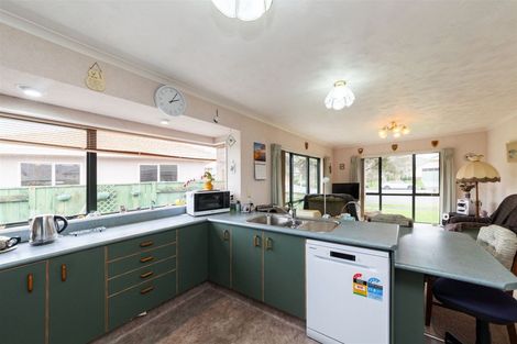 Photo of property in 27 Caroline Crescent, Highbury, Palmerston North, 4412