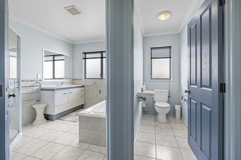 Photo of property in 3 Mahoe Street, Strandon, New Plymouth, 4312