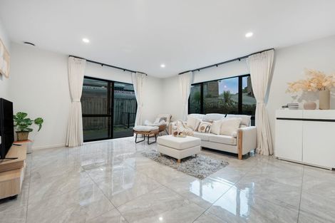 Photo of property in 2 Greville Road, Pinehill, Auckland, 0630