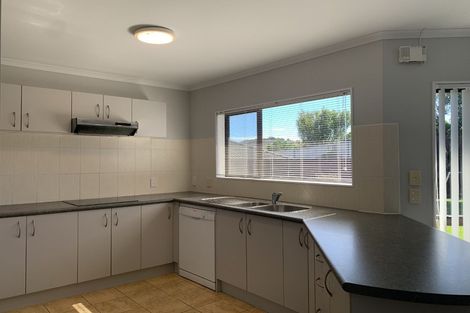 Photo of property in 6 Fleetwood Drive, Henderson, Auckland, 0612