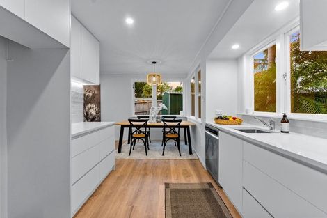 Photo of property in 21 Lantana Road, Green Bay, Auckland, 0604