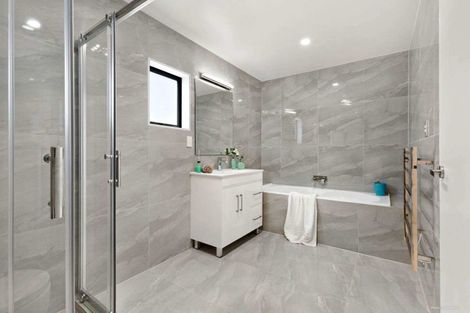 Photo of property in 18b Riverpark Crescent, Henderson, Auckland, 0610