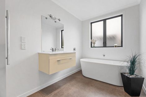 Photo of property in 44 Long Melford Road, Awapuni, Palmerston North, 4412