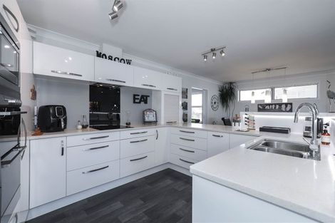 Photo of property in 96 Kimihia Road, Huntly, 3700