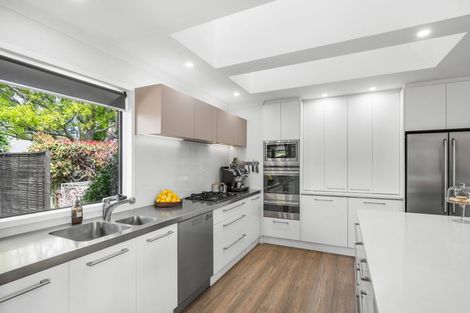 Photo of property in 9 Inglewood Place, Avonhead, Christchurch, 8042