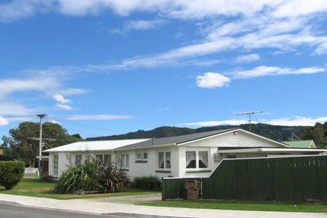 Photo of property in 2/1 Oregon Drive, Maoribank, Upper Hutt, 5018