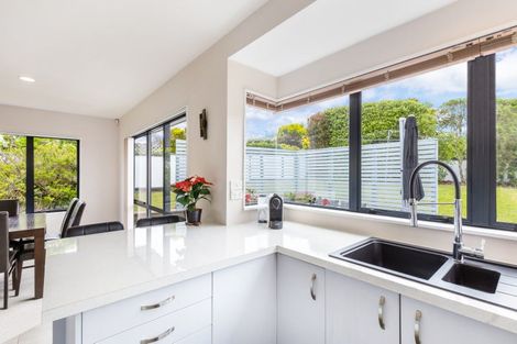 Photo of property in 35 Kinder Street, Acacia Bay, Taupo, 3330