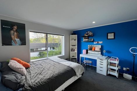 Photo of property in 2/18 Simon Ellice Drive, Bayview, Auckland, 0629