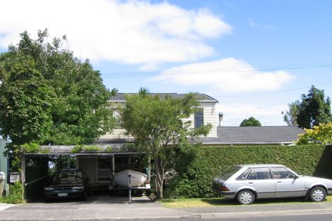 Photo of property in 2/62 Rangatira Road, Beach Haven, Auckland, 0626