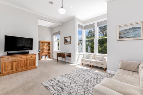 Photo of property in 21 Farm Road, Northland, Wellington, 6012