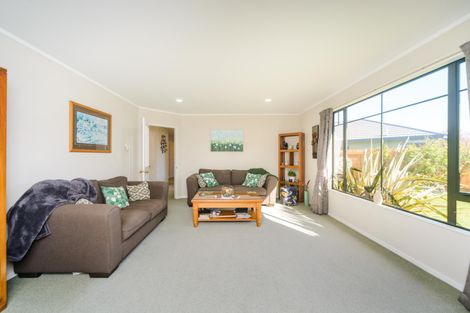 Photo of property in 39 Logan Way, Kelvin Grove, Palmerston North, 4414