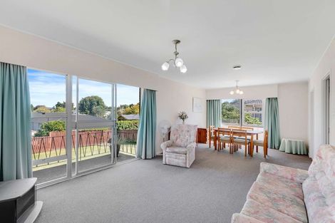 Photo of property in 2/4212a Great North Road, Glendene, Auckland, 0602